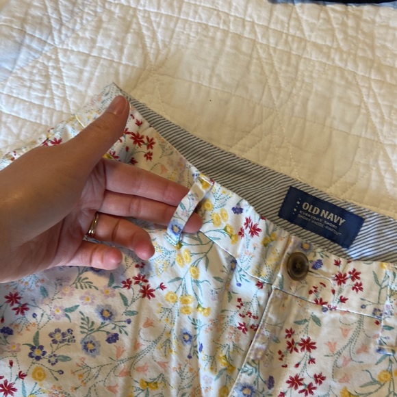 Old Navy Floral Shorts - Picture 4 of 7